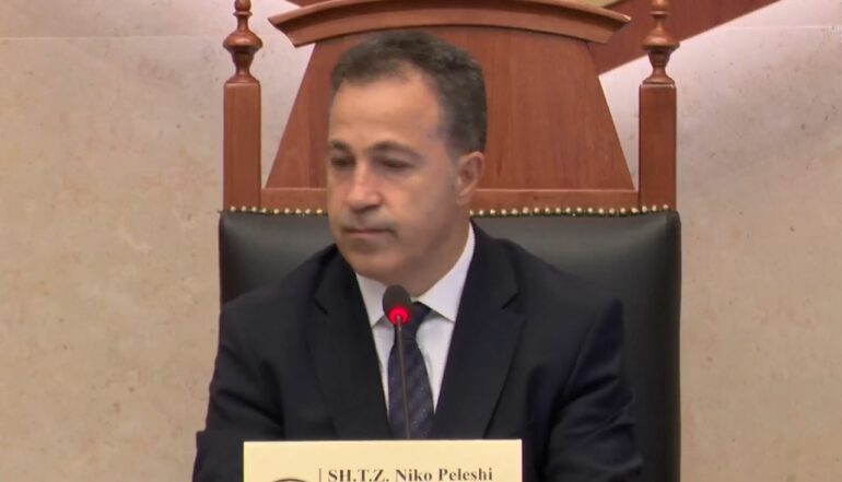 Përplasje në Kuvend  Kapri akuza Peleshit  Doni të mbyllni seancën  Ndërhyn kryeparlamentari  Mos paragjykoni   