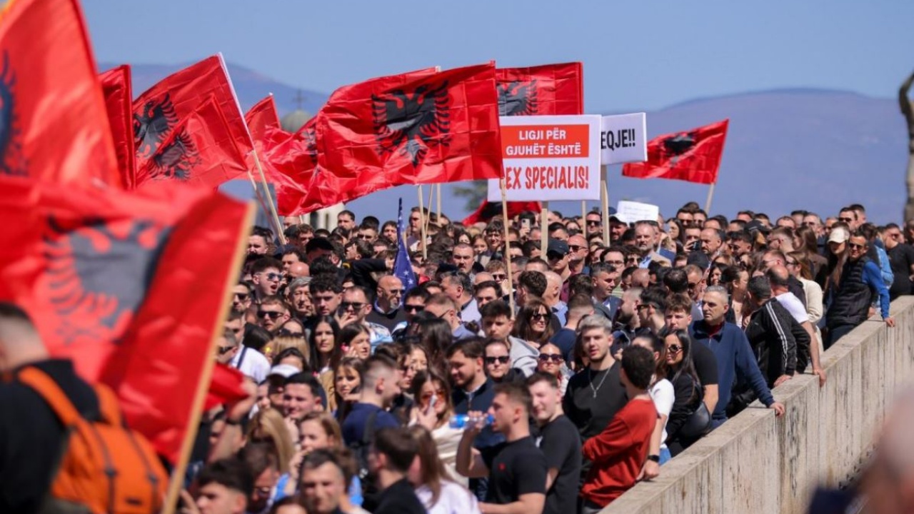 lufta-behet-per-deklarata-e-forte-e-avokatit-te-njohur-maqedonia-e-veriut-do-ndahet-mes-bullgarise-dhe-kosoves