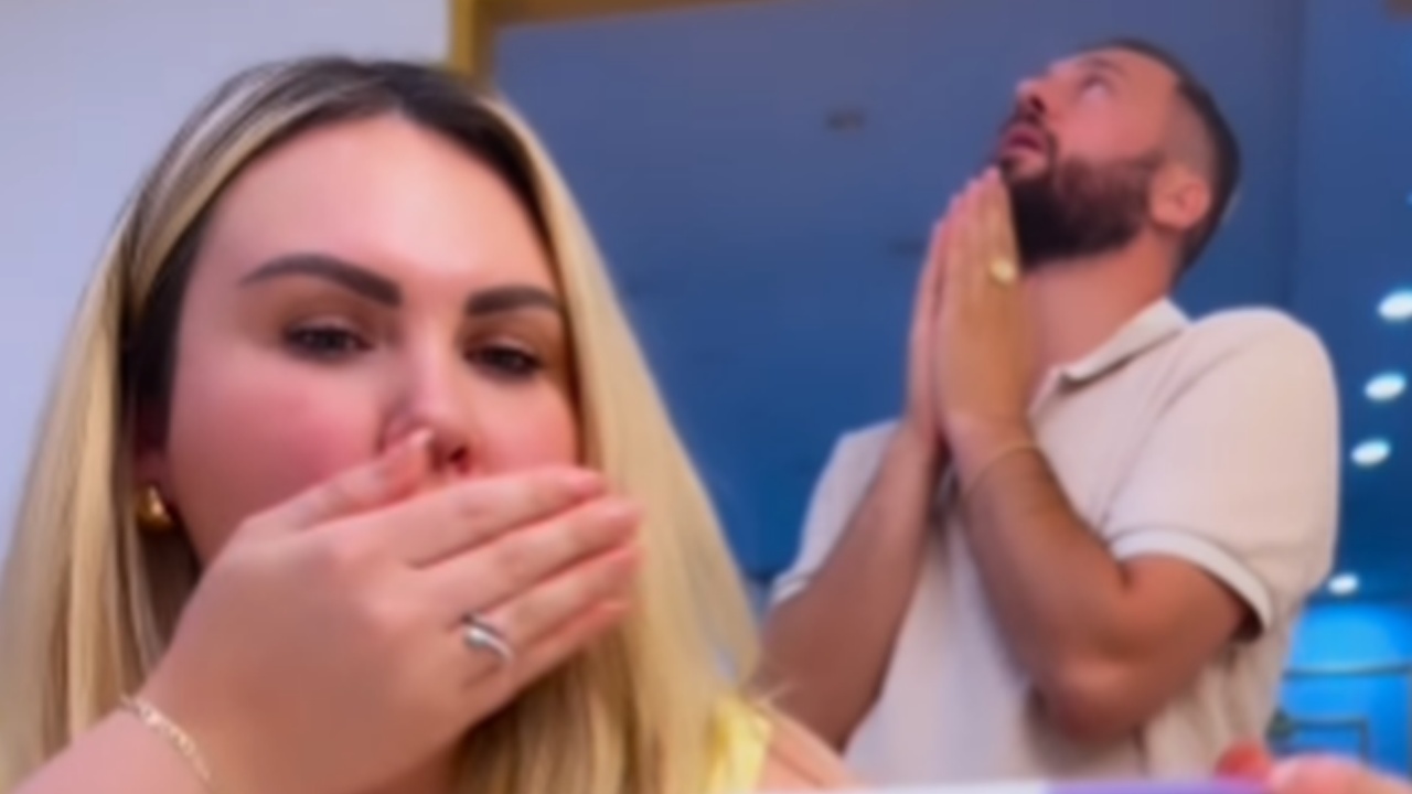 video-cifti-i-per-puthen-ne-pritje-te-femijes-se-dyte