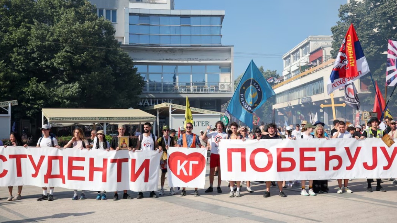 vucic-njoftoi-doreheqjen-por-studentet-nuk-ndalen-protestat-ne-serbi-do-te-vijojne