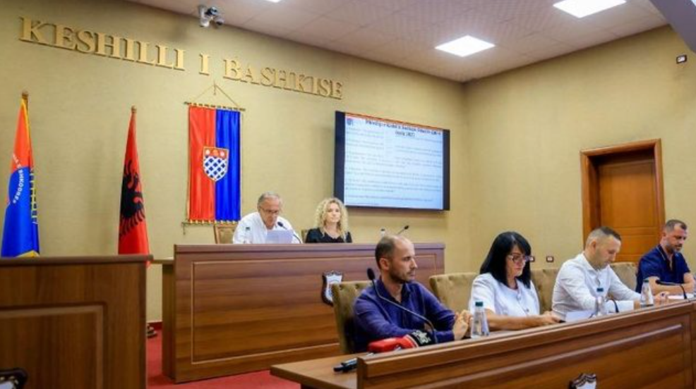 te-nxjerri-prej-dritares-jo-prej-deres-miratohet-buxheti-ne-bashkine-e-shkodres-demokrati-me-e-kthy-si-tiranen-mos-me-mujt-me-marr-fryme