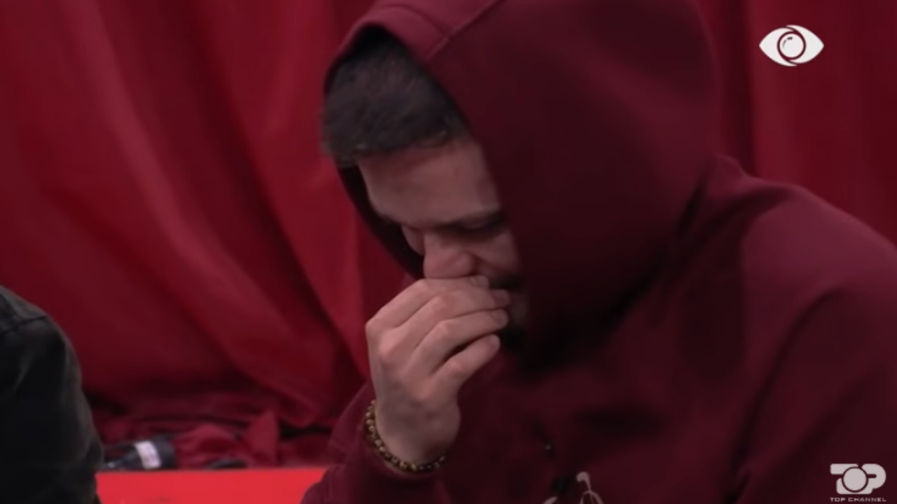 me-mbyllen-ne-nje-garazh-te-erret-qeni-shendriti-rrefen-me-lot-ne-sy-periudhen-me-te-veshtire-kam-kaluar-tortura-ishte-ditelindja