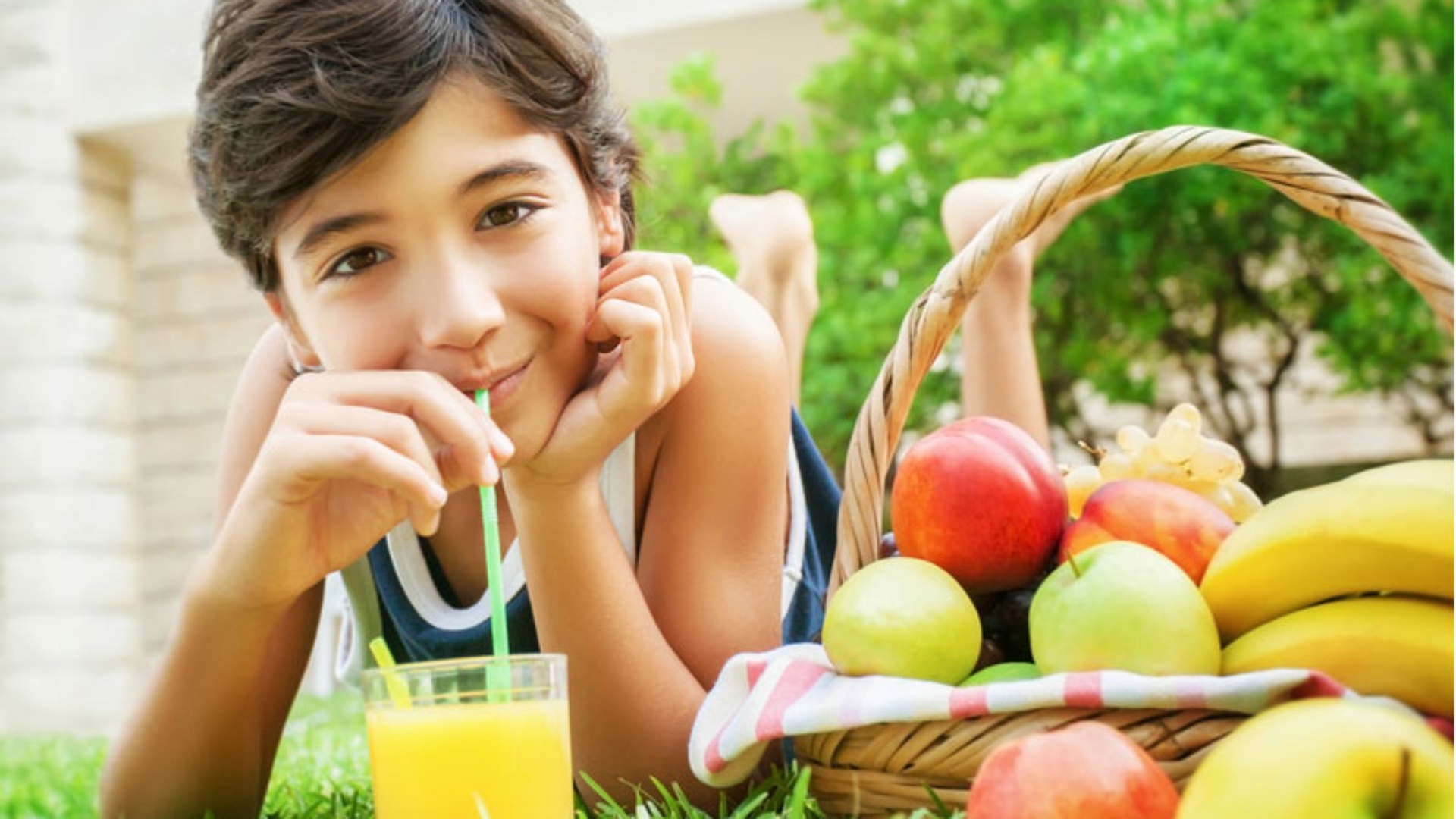 vapa-po-shtohet-keto-fruta-dhe-perime-ndihmojne-organizmin-te-qendroje-i-hidratuar