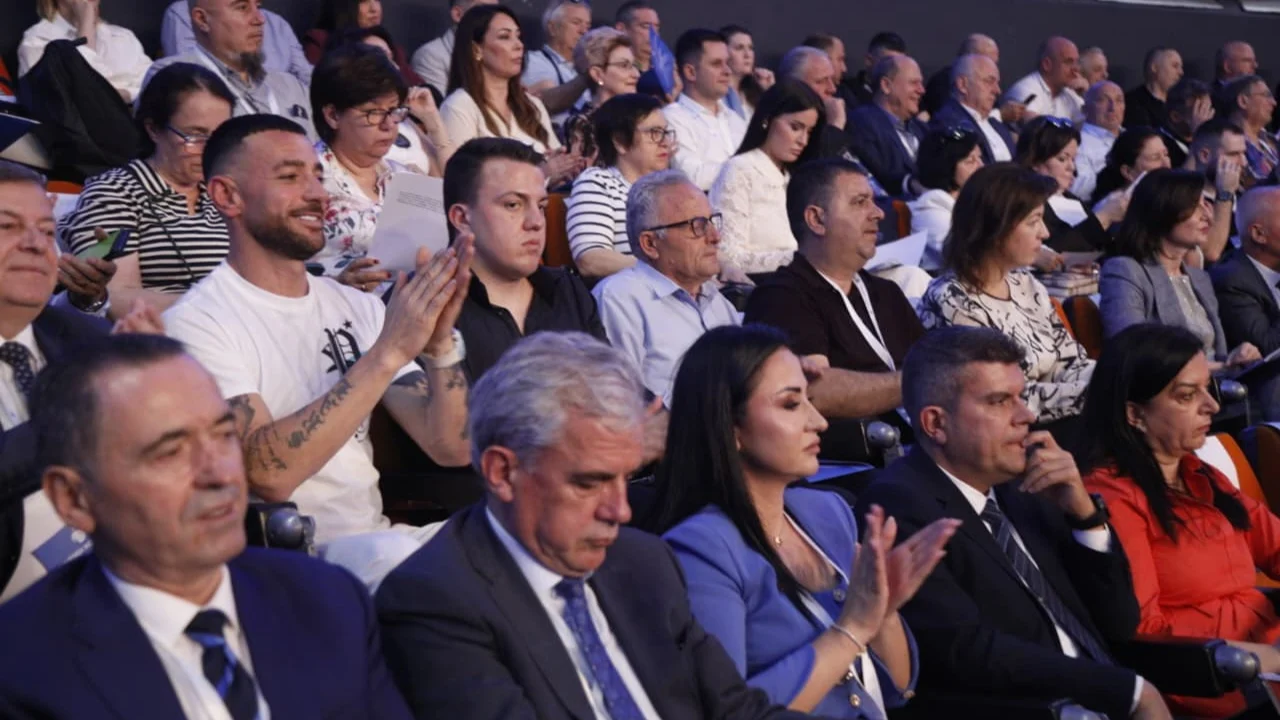 zbulohet-lista-e-kandidateve-te-pd-per-ne-keshillin-kombetar-nga-stresi-e-armaldo-kllogjeri-te-vajza-e-nishanit-dhe-djemte-e-olldashit-dhe-azem-hajdarit