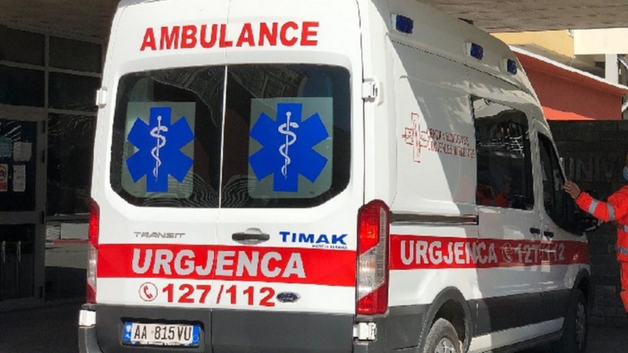 TRAGJIKE në Divjakë  Po saldonte portën  68 vjeçari bie nga lartësia dhe ndërron jetë