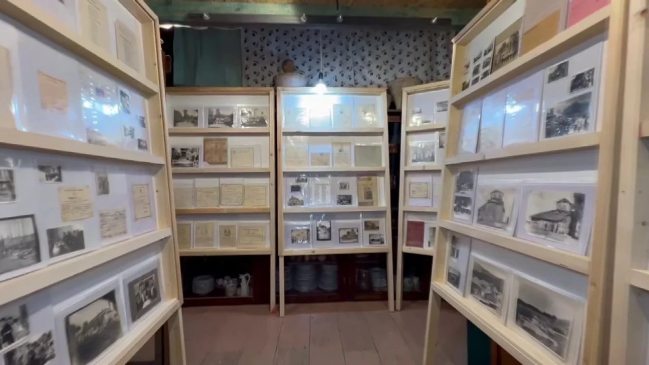 ekspozita-e-kishave-te-korces-nje-dekade-kerkimi-per-historine-e-kishave-ortodokse-rikthehen-edhe-te-rrenuarat