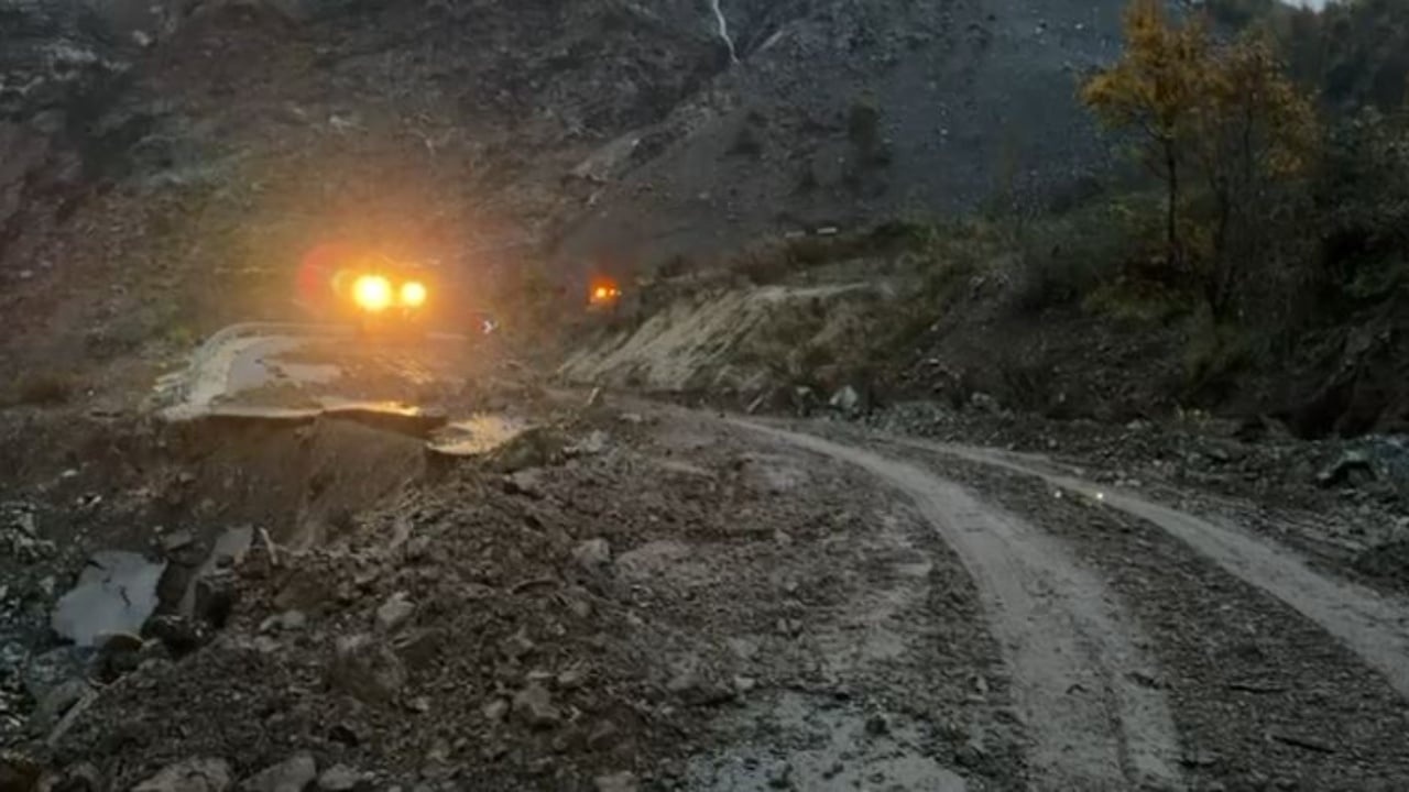 permbytje-ne-banesa-e-shkolla-disa-familje-te-evakuuara-ja-si-paraqitet-situata-nga-moti-i-keq-ne-vend