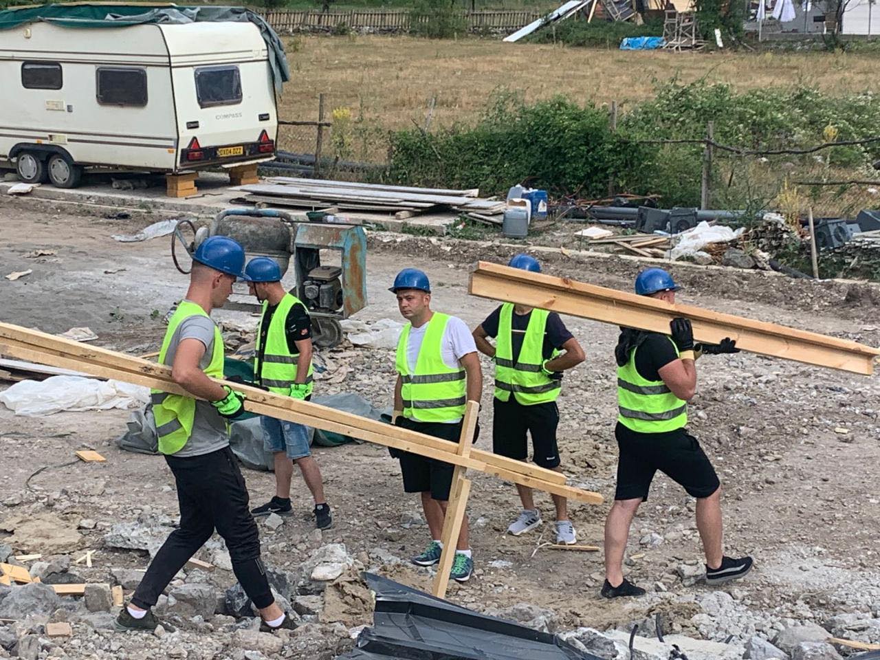 FOTO  Nis pastrimi i mbetjeve inerte në Theth  Rama bën bilancin  U shembën mbi 100 ngrehina pa leje