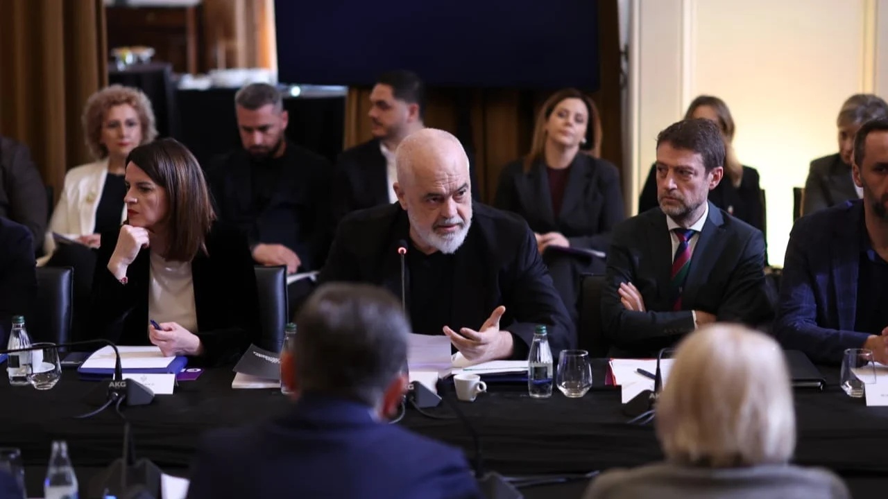 Rama zbardh mbledhjen me grupin parlamentar të PS  Diskutuam për   