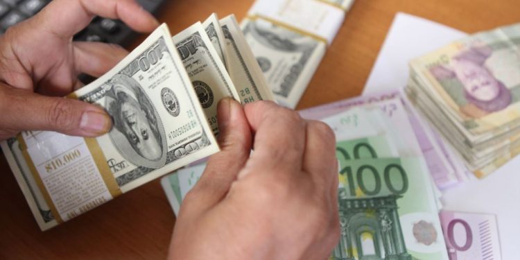 Fushata zgjedhore nuk prek euron  Kursi i këmbimit  luhatje minimale gjatë dhjetë ditëve të para