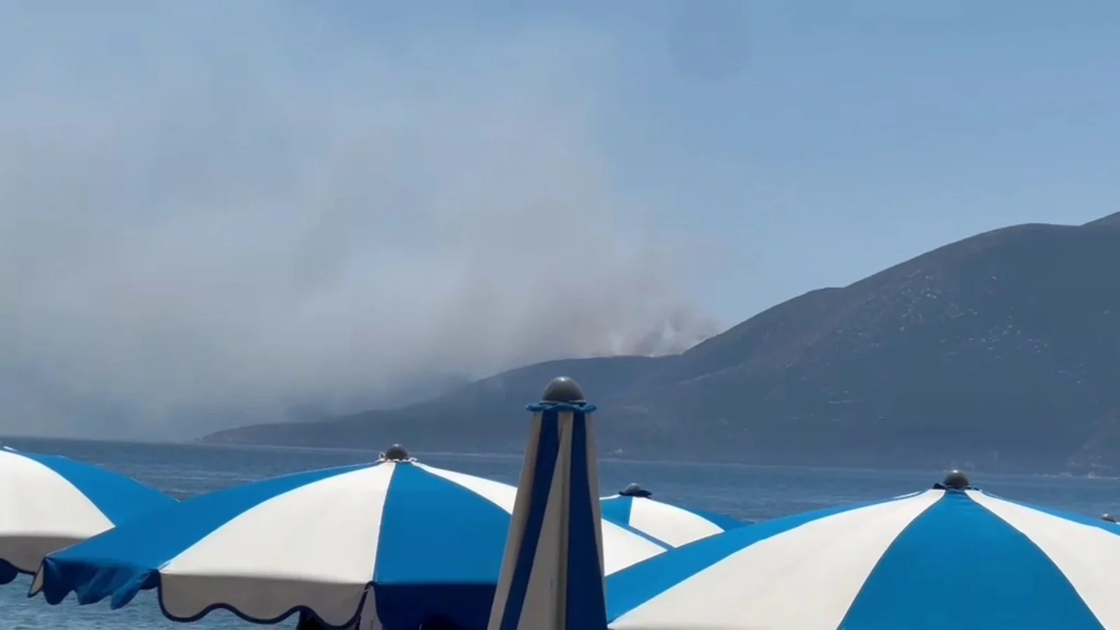 zjarr-ne-karaburun-digjet-nje-siperfaqe-e-madhe-pyjesh-tymi-pushton-vijen-bregdetare