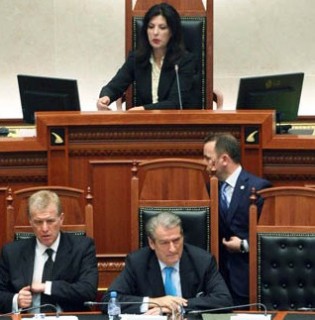 Jozefina Topalli ne Kuvend