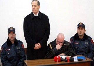 Ish komandanti i Gardes, Ndrea Prendi dhe avokati i tij Genc Gjokutaj