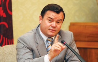 Nikolle-LEsi