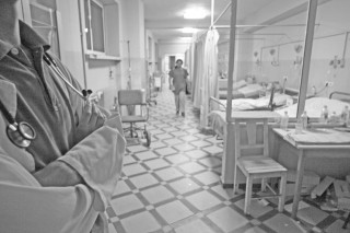 Spital,urgjenca,mjek,doktor. Foto / Malton DIBRA.