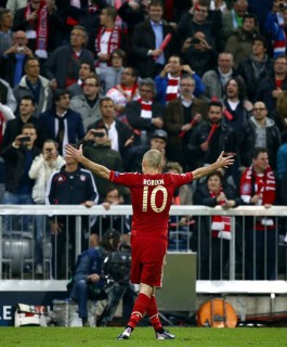 Roben duke festuar me tifozet ne Bajern Mynih Barcelona 4-0