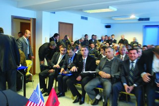 Alibeaj ne mbledhjen e qarkut Fier