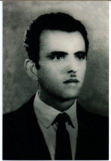 Dede Mjeku ne moshte te re (foto qendrore e shkrimit)