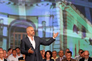 Edi Rama duke folur