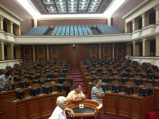 Parlamenti i Ri