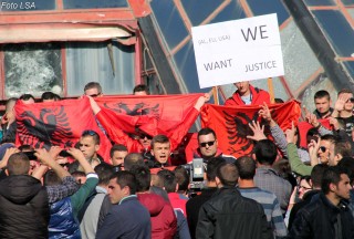 Copy of protesta flamuret