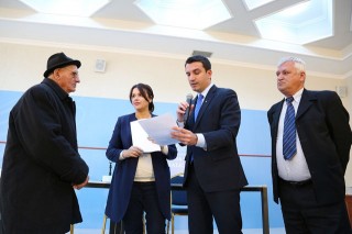 veliaj me ish te perndjekurit politike