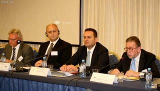 Prokurori i Pergjithshem Adriatik Llalla dhe Prokurori i Antimafias italiane ne provincen e Leces Cataldo Motta, gjate nje takimi me homologet e Rajonit, per bashkepunim mes vendeve te Ballkanit, me qellim goditjen e krimit te organizuar dhe trafikut te lendeve narkotike.