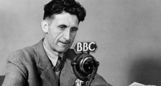 George Orwell perpara mikrofonit