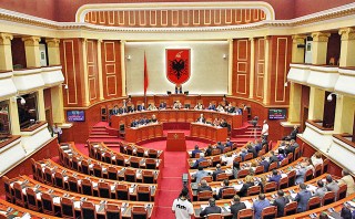 Kryetari i Kuvendit Ilir Meta dhe Kryeministri Edi Rama, gjate seances se pare parlamentare ne hapje te Sesionit te Trete te Legjislatures se Tete_1