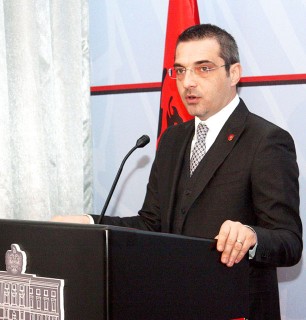 Ministri i Brendshem Saimir Tahiri,_1