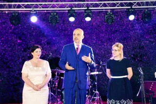 Edi Rama Nikolla Linda