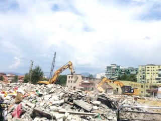 Shembja e shtepive ne Selite