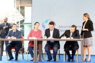 Veliaj ne nisjen e punimeve per transformimin e Pazarit te Ri (1)_1