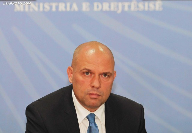 Ministri-i-Drejtesise-Ylli-Manjani-1