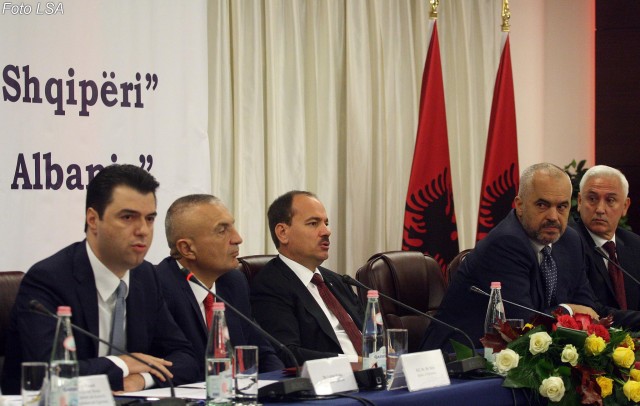 Kryetari i PD Lulzim Basha, Kryetari i Kuvendit Ilir Meta, Presidenti Bujar Nishani, Kryeministri Edi Rama dhe Ministri i Drejtesise Nasip Naco, gjate nje konference me teme, "Reformimi i Sistemit Gjyqesor ne Shqiperi", organizuar ne hotel Tirana./r/n/r/nLeader of the Democratic Party Lulzim Basha, Parliament Speaker Ilir Meta, Albanian President Bujar Nishani, Prime Minister Edi Rama and Nasip Naco, Minister Of Justice, at the 