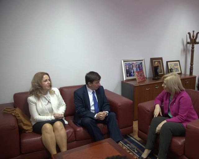 diplomat shqiptare kosovare