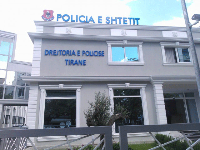 policia-e-tiranes-1