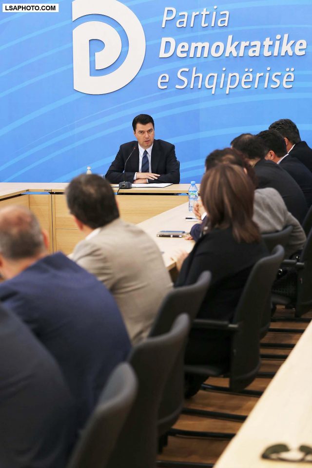 Kryetari i PD, Lulzim Basha, duke folur gjate nje mbledhje te grupit parlamentar te Partise Demokratike, ku eshte vendosur organizimi i partise per zgjedhjet parlamentare te 2017./r/n/r/nLeader of the Democratic Party Lulzim Basha, speaks during a meeting of the parliamentary group of Democratic Party, DP.