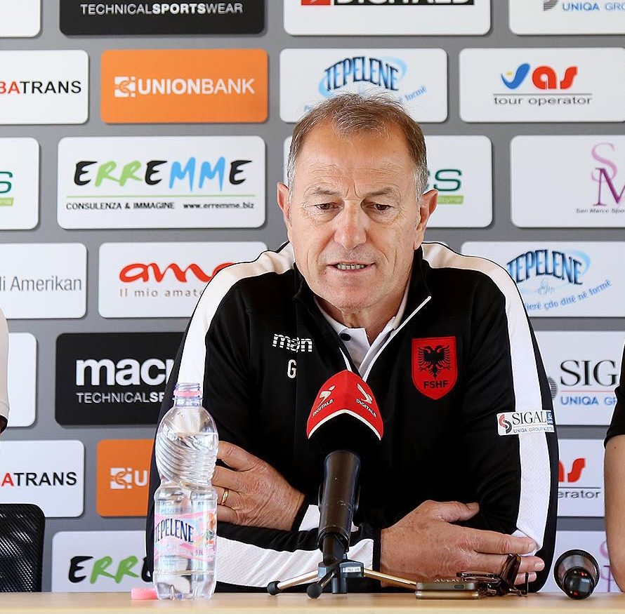 Trajneri i ekipit Kombetar Shqiptar Gianni De Biasi, duke folur gjate nje konference shtypi, ku ka komentuar ne lidhje me lenien jashte Euro 2016 te kater lojtareve, Berat Djimisiti, Amir Rrahmani, Herolind Shala dhe Milot Rashica./r/n/r/nAlbania's soccer team head coach Giovanni De Biasi, speaks during a press conference.