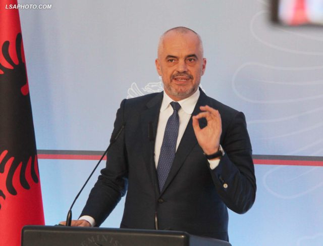 Kryeministri Edi Rama, duke folur gjate nje konference shtypi, ku ka deklaruar se kryetari i Partise Demokratike, Lulzim Basha, sipas tij po tallet me nderkombetaret./r/n/r/nPrime Minister Edi Rama, speaks during a press conference, where he stated that the chairman of the Democratic Party, Lulzim Basha, he is mocking the international community.