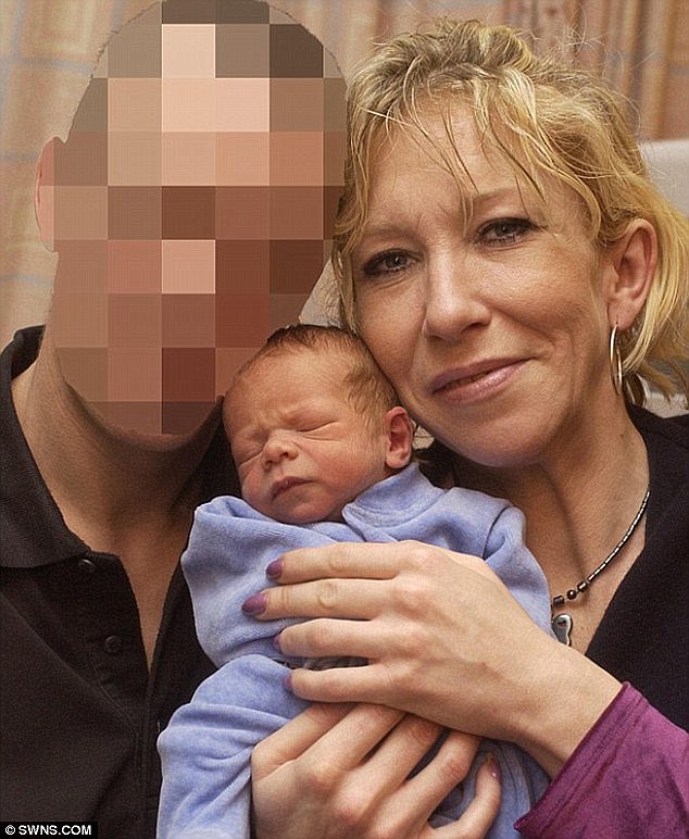 379F470A00000578-3761804-Jihadi_bride_Sally_Jones_pictured_here_in_December_2004_fled_the-a-5_1472339898351