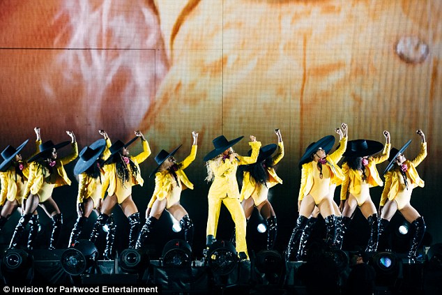 3934a6cc00000578-3828140-image-a-138_1475901233464