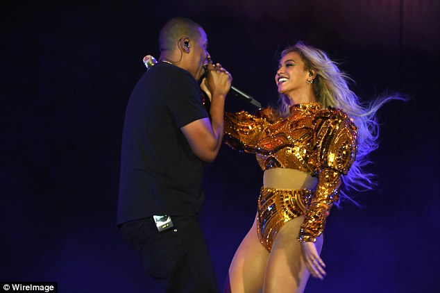 3934e18200000578-3828140-image-a-51_1475908821149