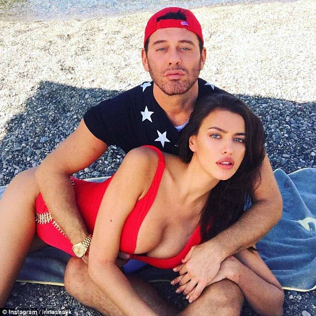 39AA4E3400000578-3867434-image-a-1_1477318858242