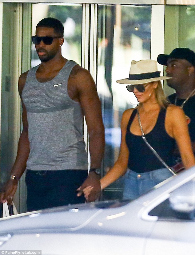 3A0DD15600000578-3904426-image-a-21_1478249336210