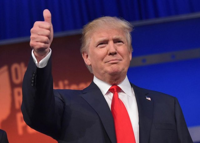 Donald Trump me te kuqe